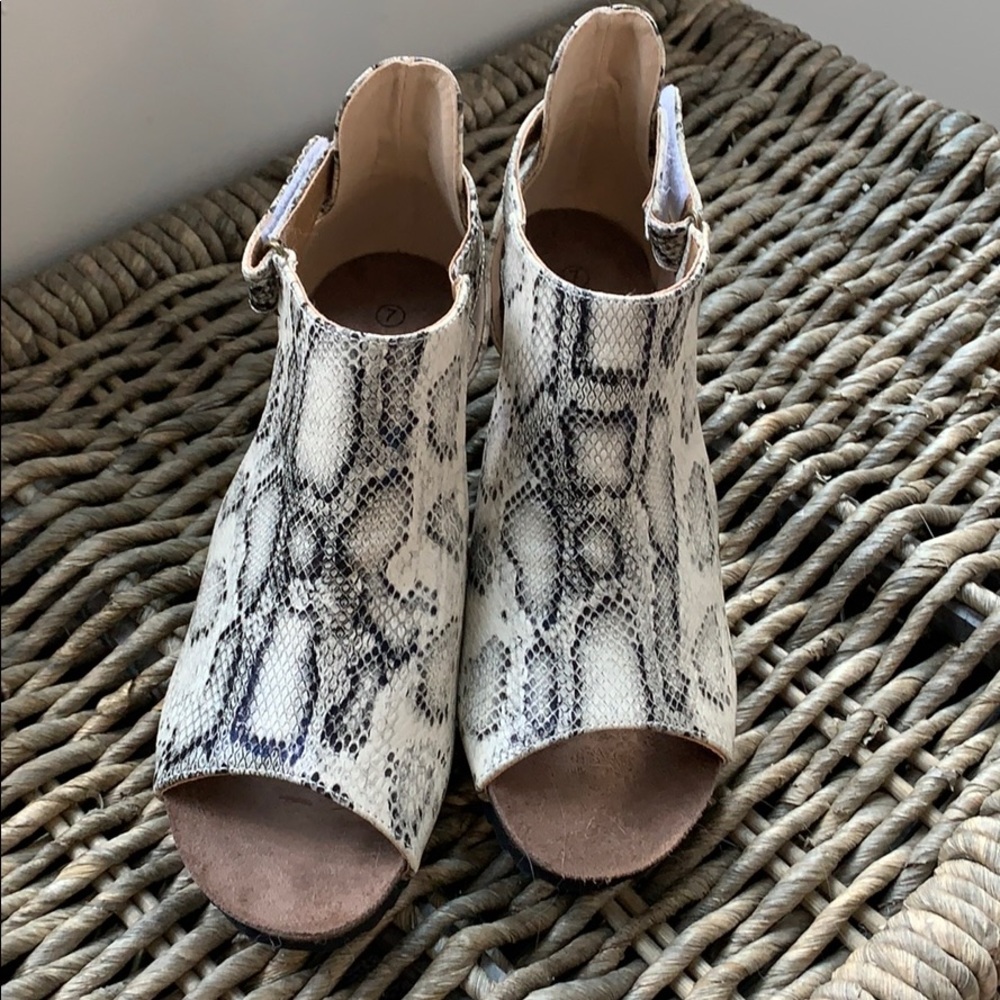 Snake skin wedges